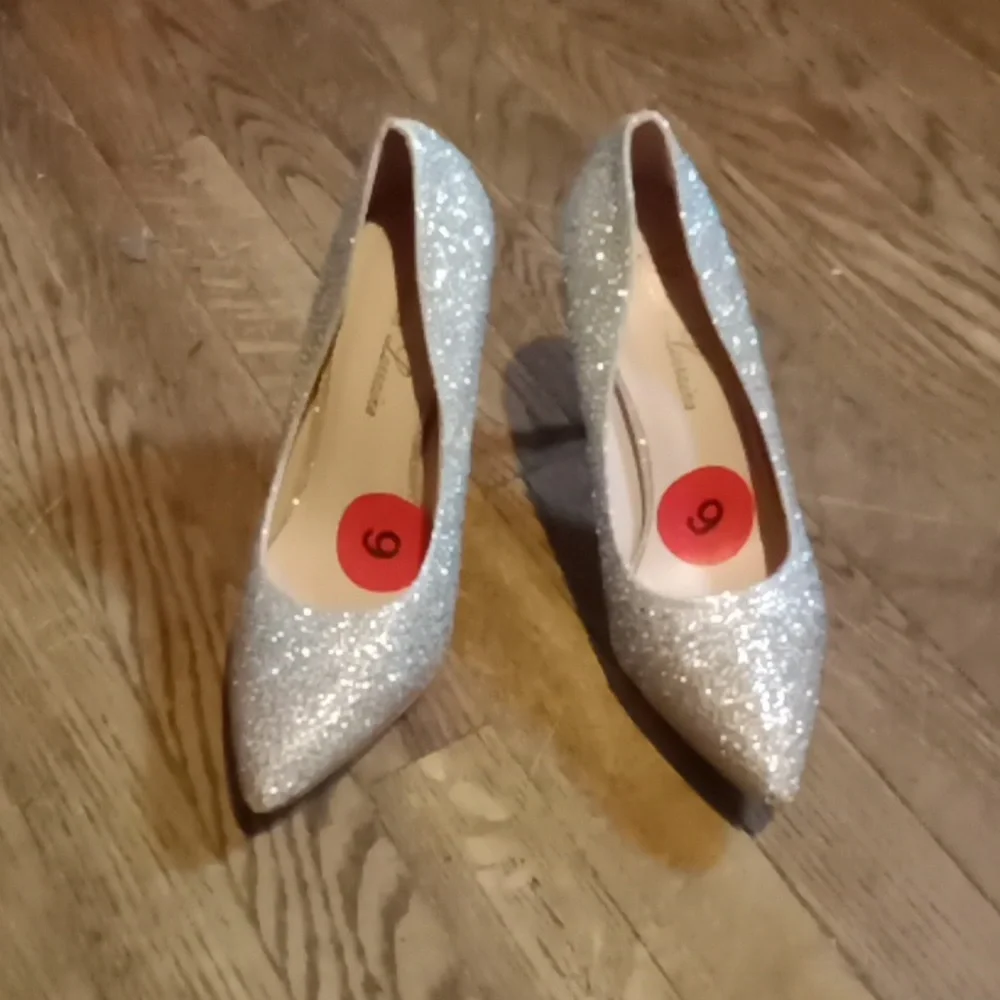 Heels - Picture 1 of 4
